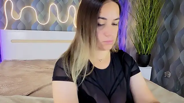 JuicyMillena stripchat live cam model
