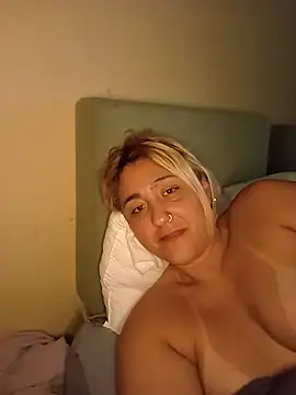 Manuzinha2209 stripchat live cam model
