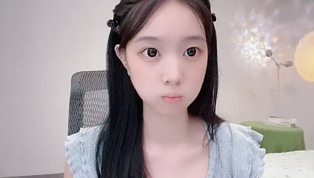 Yoyo33355 stripchat live cam model