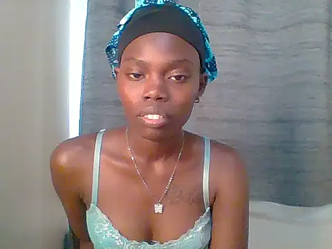 Sweet_quincy stripchat live cam model