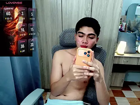 ItsKenny stripchat live cam model