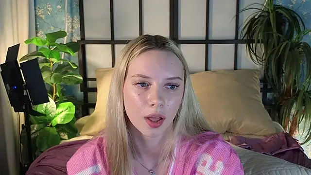 katt__y stripchat live cam model