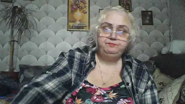 MarinaFarina53 stripchat live cam model