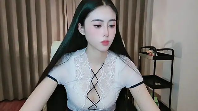 Yumi20052 stripchat live cam model