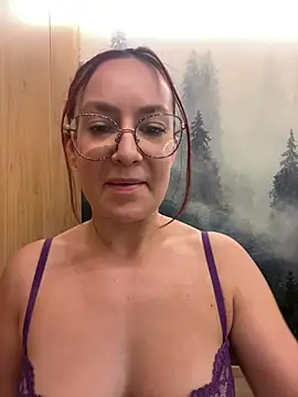 ladoucedu34 stripchat live cam model