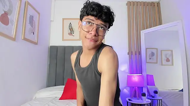 Adams__Bobby stripchat live cam model