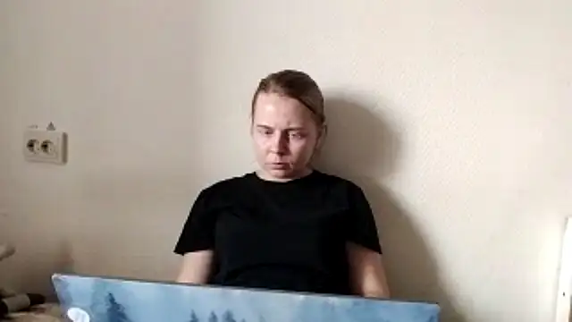 YadaSteiner stripchat live cam model