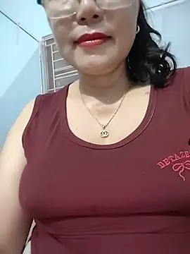 -Titihan- stripchat live cam model