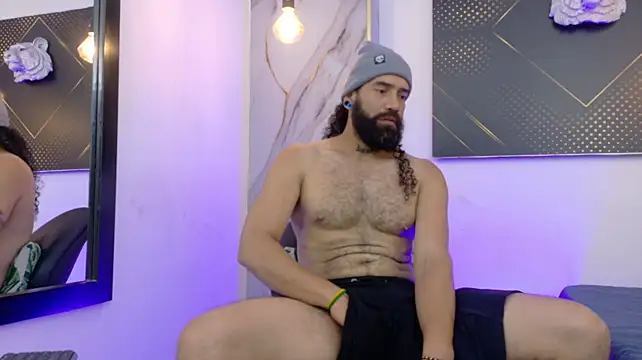 theronnyone stripchat live cam model