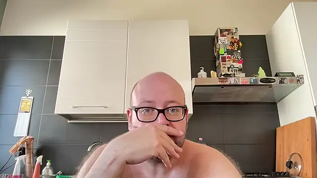 theitalianbear stripchat live cam model