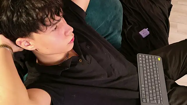 Edward_oa stripchat live cam model
