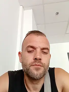 Kiki13129 stripchat live cam model