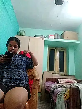 Amisha672 stripchat live cam model