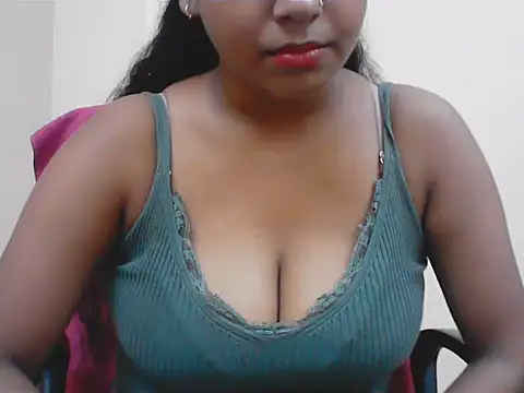 LovingPihu stripchat live cam model