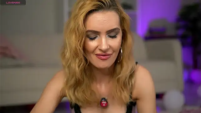CataleyaKirk stripchat live cam model