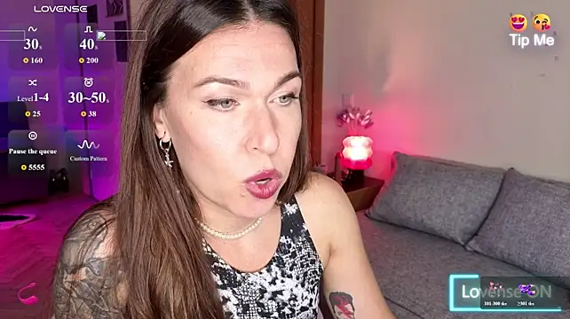 ReginaFoXXXy stripchat live cam model