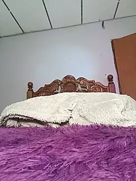 Rebecadiaz13 stripchat live cam model