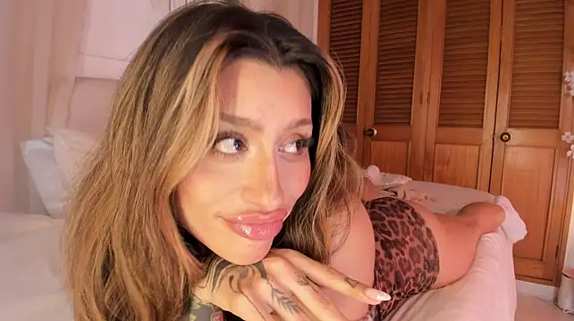 ConnieDeep stripchat live cam model
