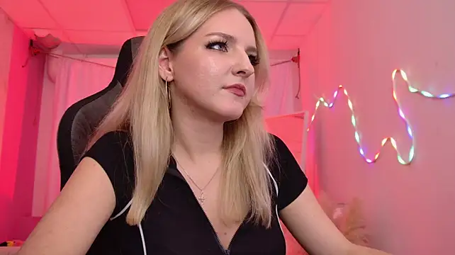 ViolaMore stripchat live cam model
