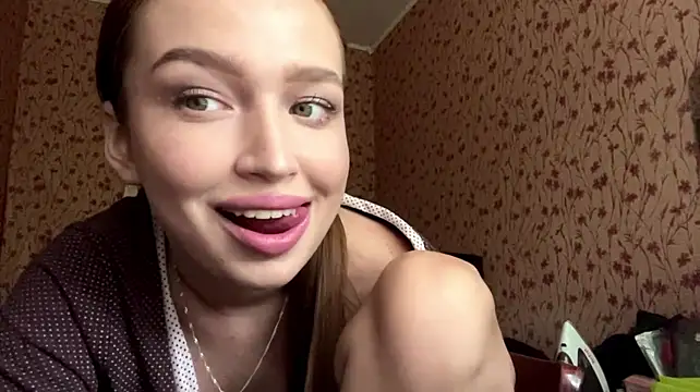 Chloooee stripchat live cam model