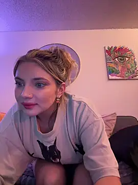 Gigisbooty stripchat live cam model