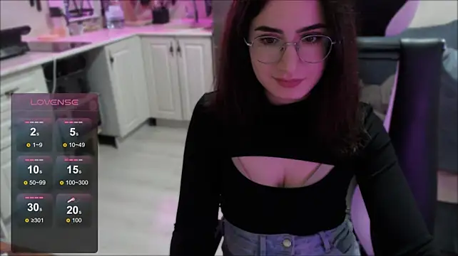 Regina_glow stripchat live cam model