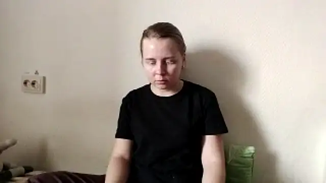 YadaSteiner stripchat live cam model