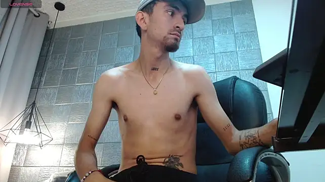 MykeCastle stripchat live cam model
