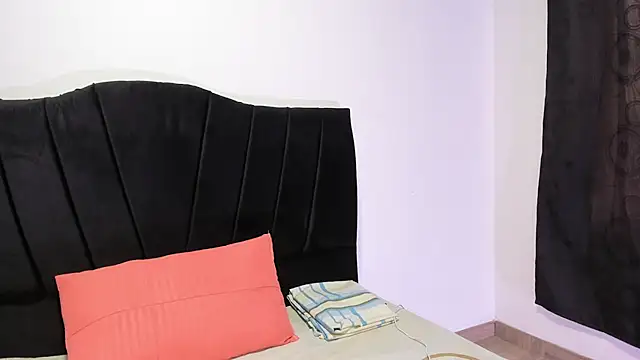 _mia_hot03 stripchat live cam model