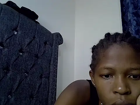 sexxyleslyy stripchat live cam model