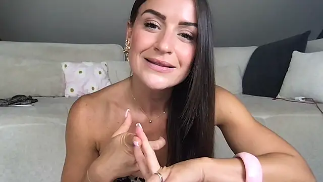 Anna_divina_live stripchat live cam model