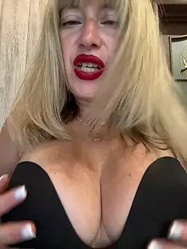 Kittenforyou stripchat live cam model