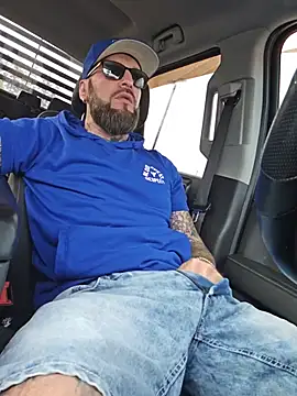 Beardedtattood stripchat live cam model