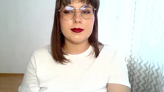 ClaraHard stripchat live cam model