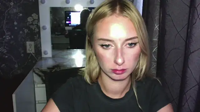 ellisweets stripchat live cam model