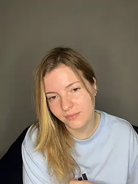 heyitskiara stripchat live cam model