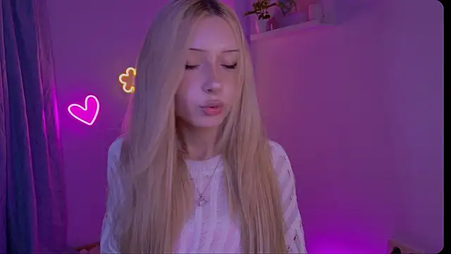 SashaQuin stripchat live cam model