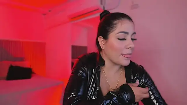 bonnieAn stripchat live cam model