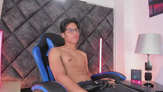 LiamKron stripchat live cam model