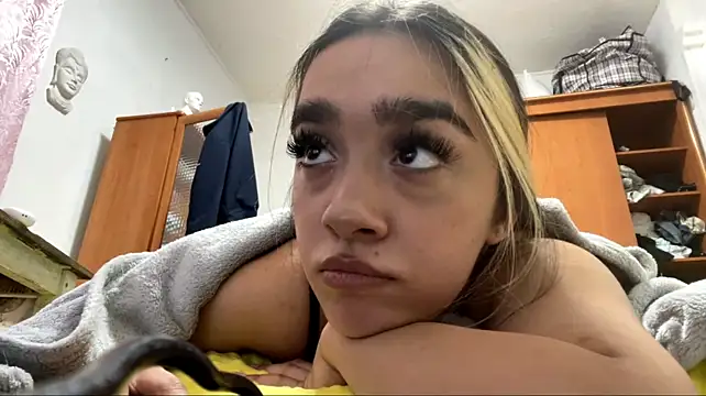 SoIiWetty stripchat live cam model