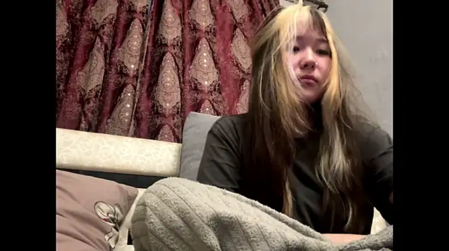 WillenaNecessary stripchat live cam model
