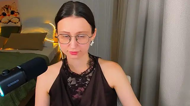 YourLovellyStory stripchat live cam model