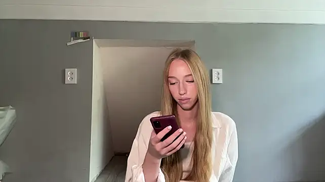 TraceyHowey stripchat live cam model
