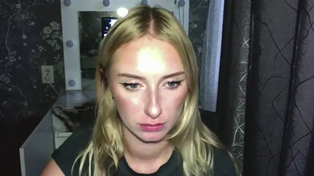 ellisweets stripchat live cam model