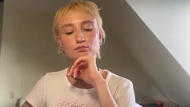 M_Mystique stripchat live cam model