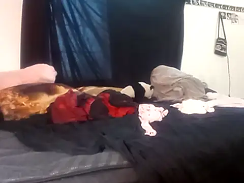 CrimsonQueen69 stripchat live cam model