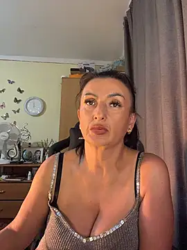 Hotangel75 stripchat live cam model