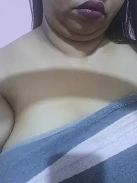Ravina_patil1 stripchat live cam model
