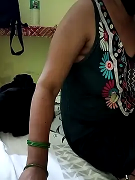 Darlingpooja71 stripchat live cam model
