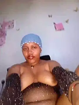 SquirtQueen222 stripchat live cam model